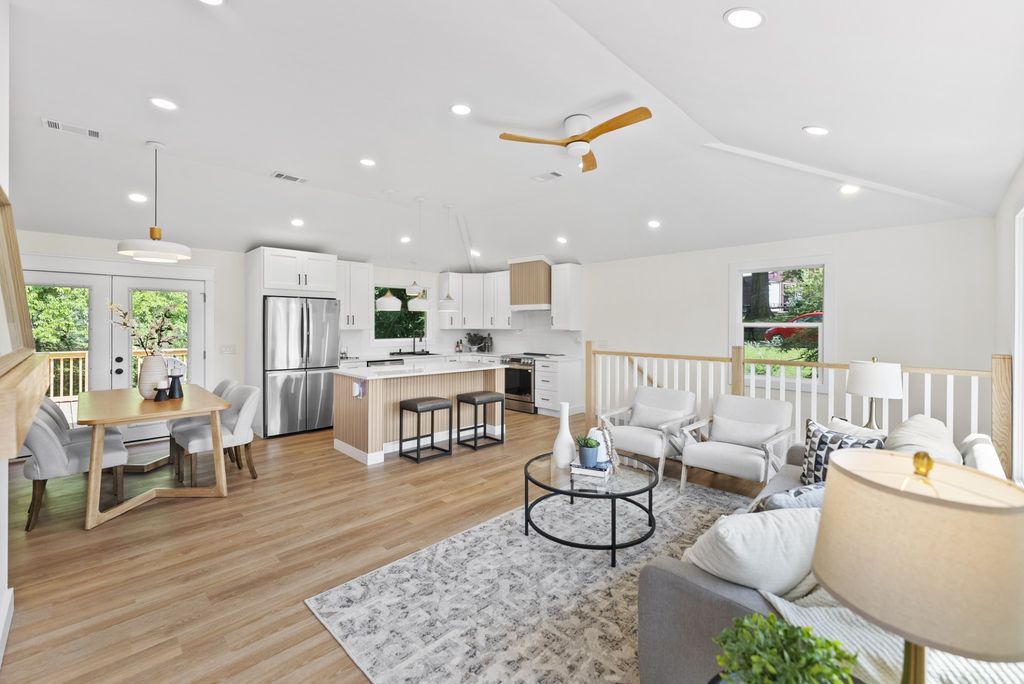 108 Greenlawn Dr, Hendersonville