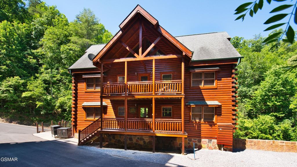 1124 Black Bear Cub Way, Sevierville
