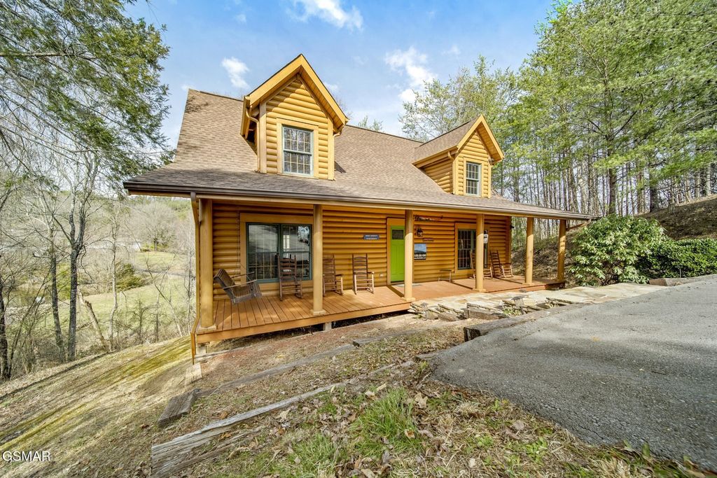 2023 Piney Overlook Lane, Pigeon Forge