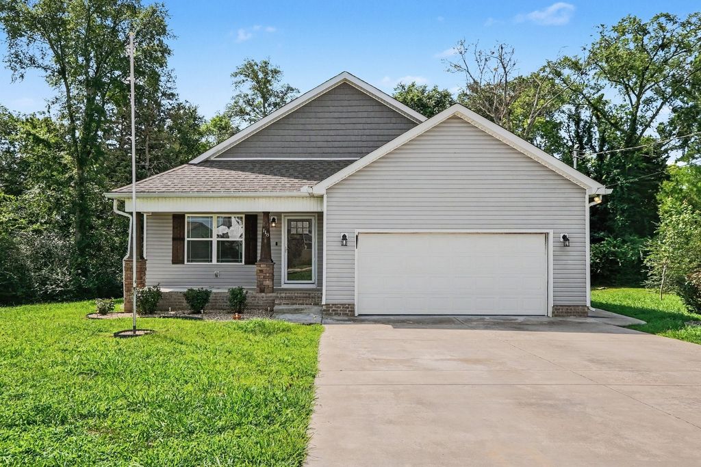 118 Blue Grass Dr, Shelbyville