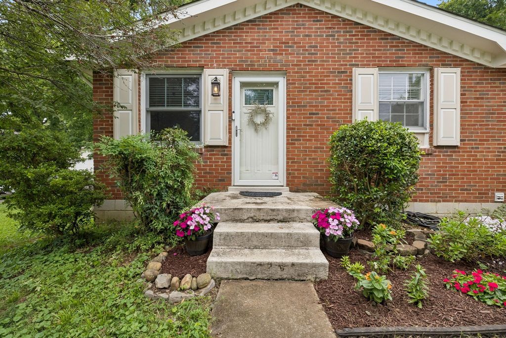 7010 Bonnavent Dr, Hermitage