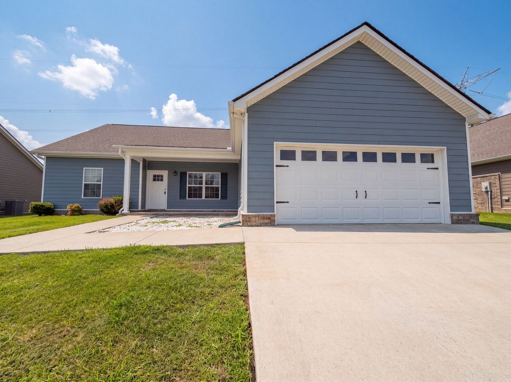 734 Mitscher Dr, Spring Hill