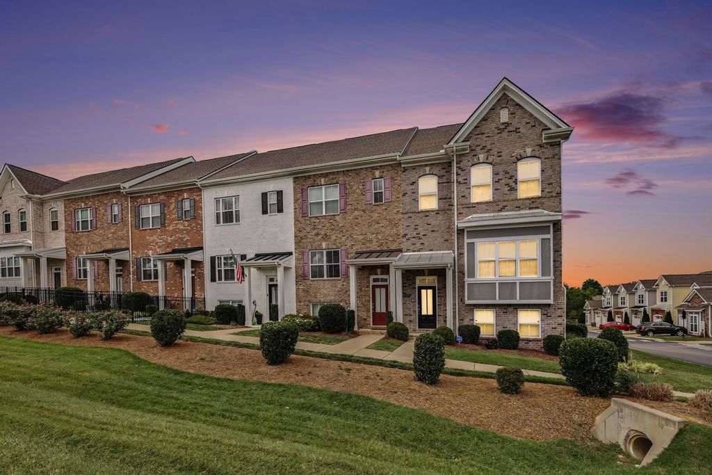 296 Kinsale Dr, Spring Hill