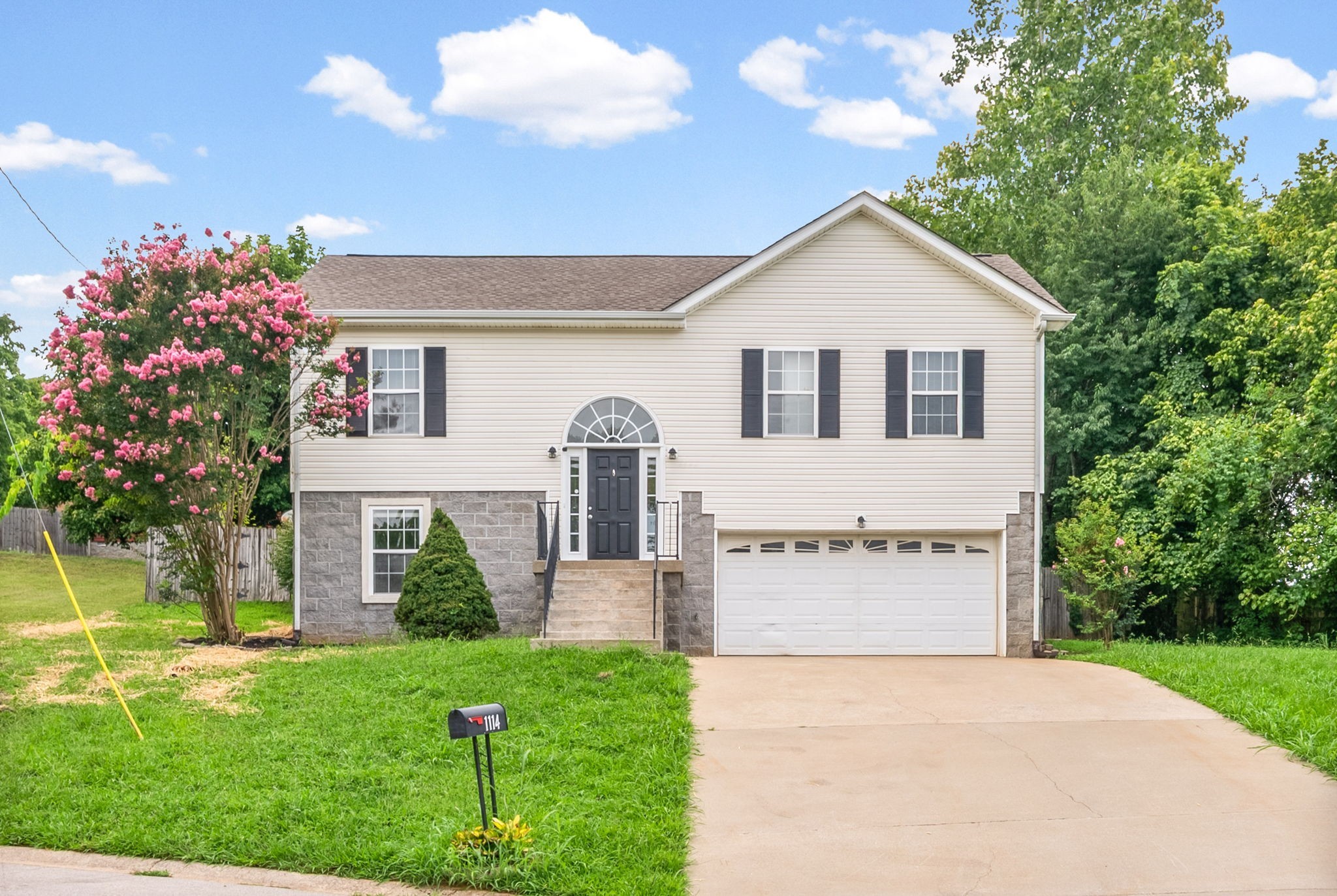 Photo for MLS 3303931 in 1114 Gunpoint Dr Clarksville, TN - 37042