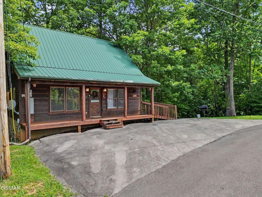 2434 N School House Gap Road, Sevierville