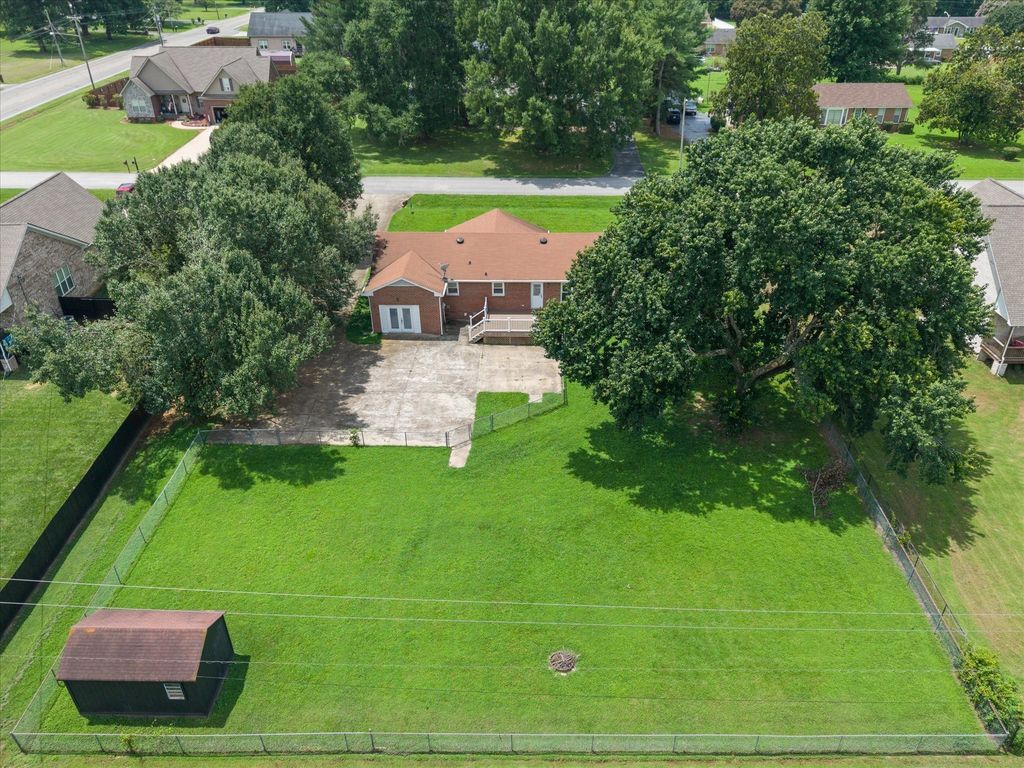 704 Redwood Cir, Columbia