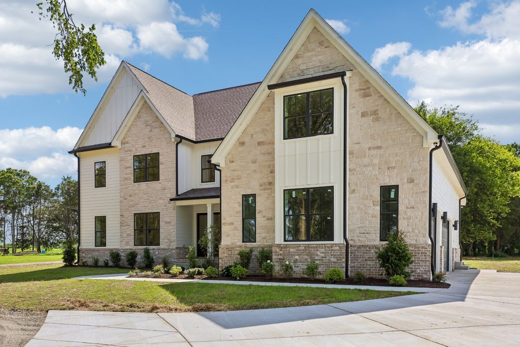 3390 Mealer Rd, Chapel Hill