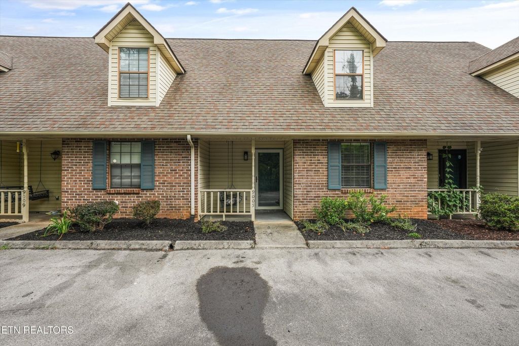 9005 Fountain Brook Lane, Knoxville