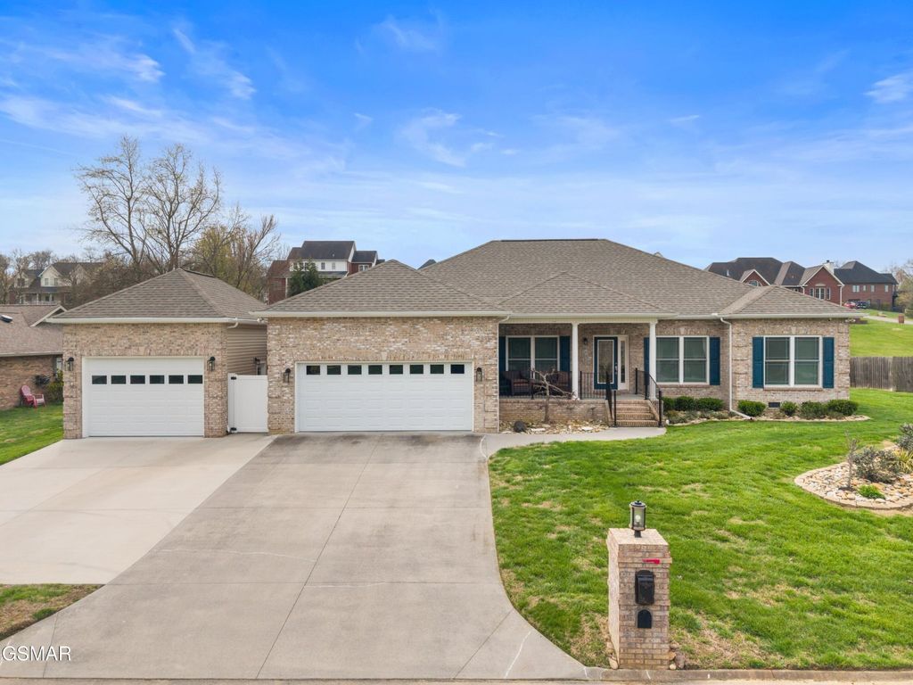 1410 River Run Circle, Sevierville