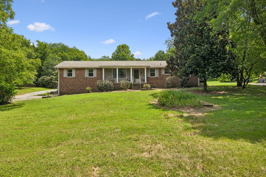 1041 Forest Harbor Dr, Hendersonville