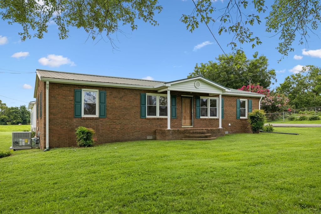 861 Fox Ln, Lewisburg