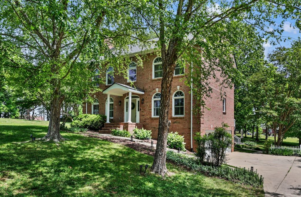 930 Doe Run Ct, Adams