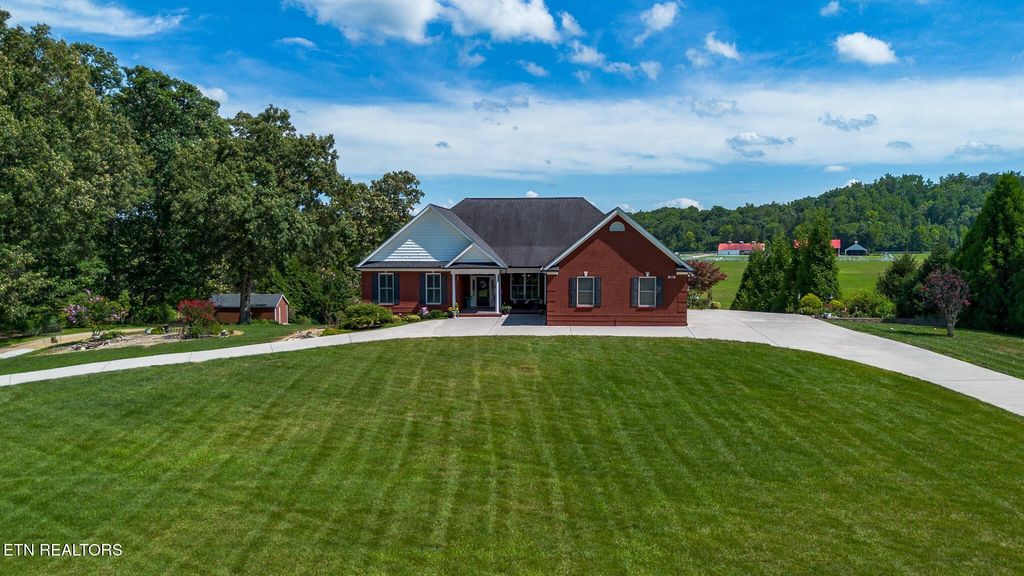 225 W Shore Drive, Rockwood