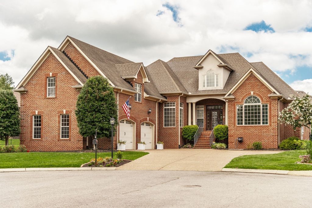 1005 Scarlet Ct, Hendersonville