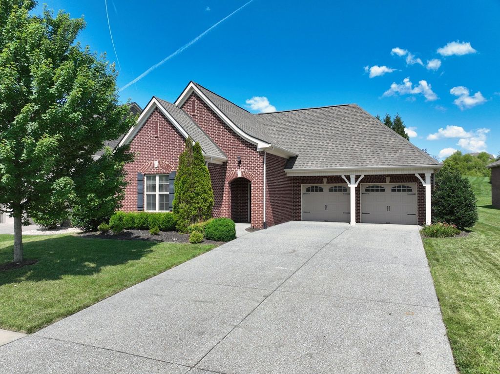 223 Meandering Dr, Lebanon