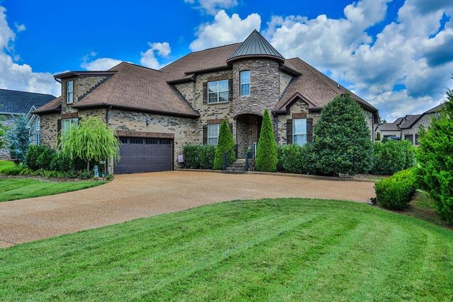 112 Myrtlewood Ln, Hendersonville