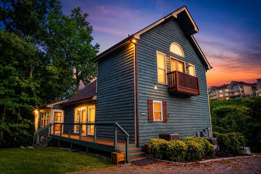 105 Bay Dr, Lancaster