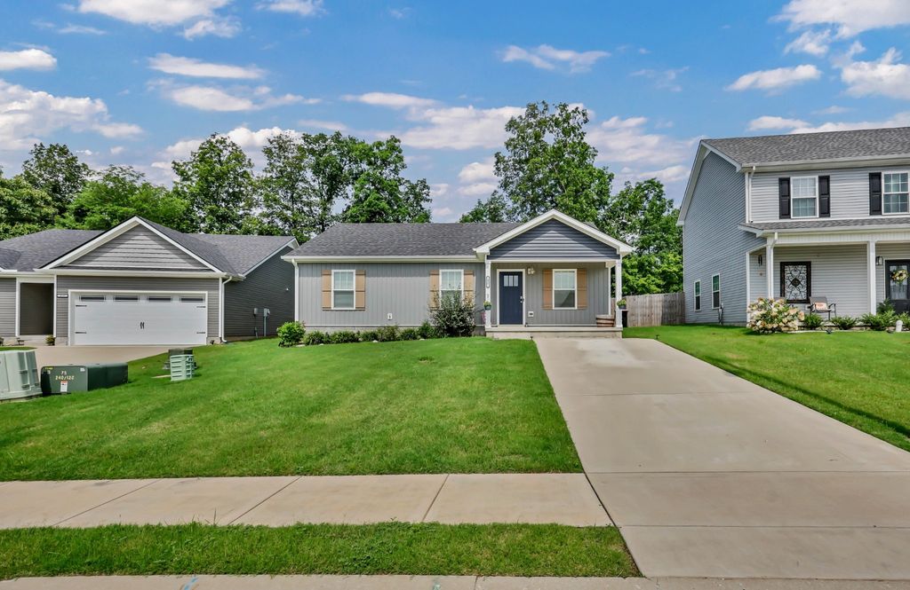 486 Mattingly Dr, Clarksville
