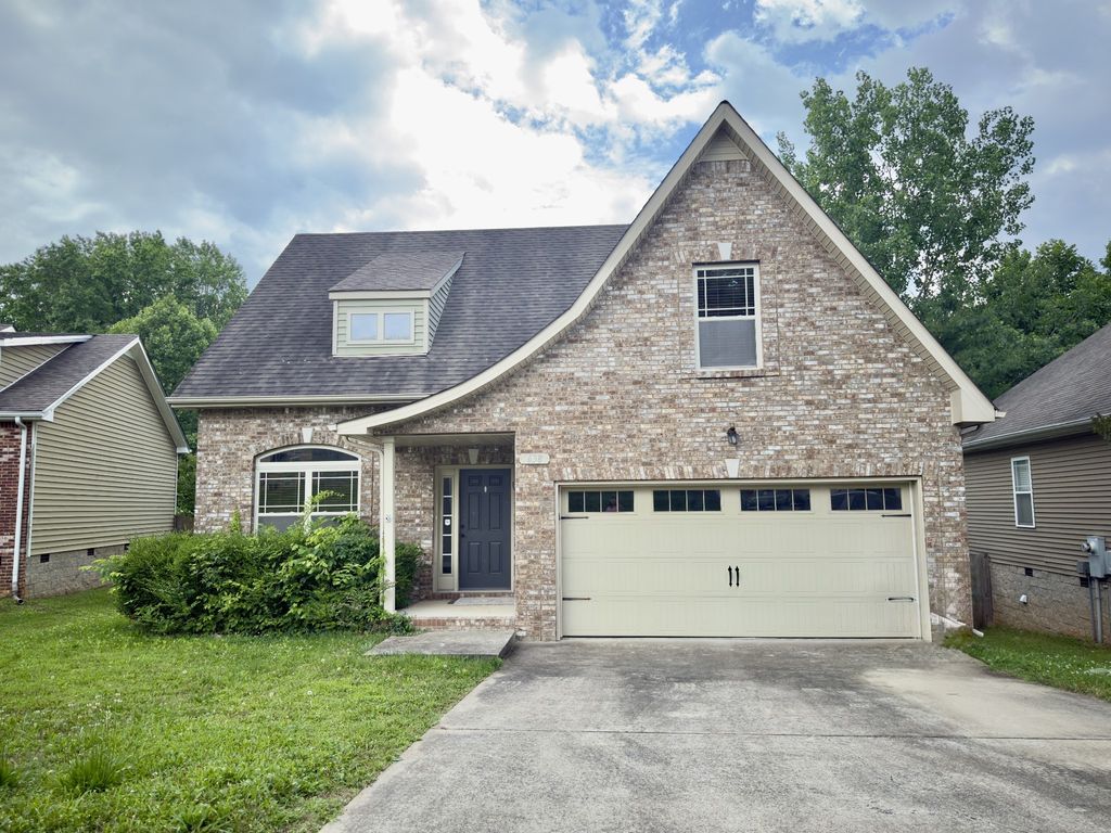 638 Hidden Valley Dr, Clarksville