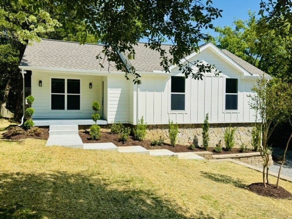 604 Debbie Dr, Hermitage