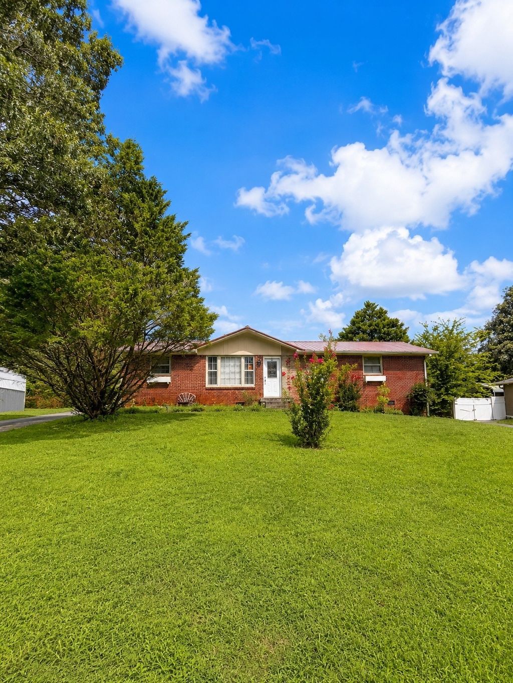 204 Lakeshore Dr, McMinnville