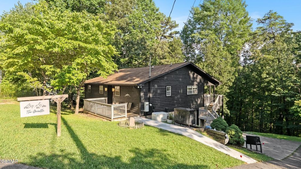 1635 S Mountain View Road, Sevierville