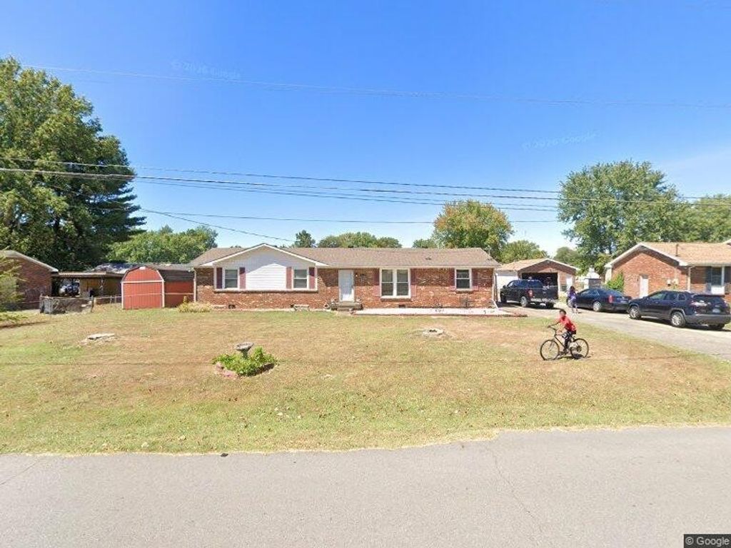 2240 Robin Dr, Clarksville