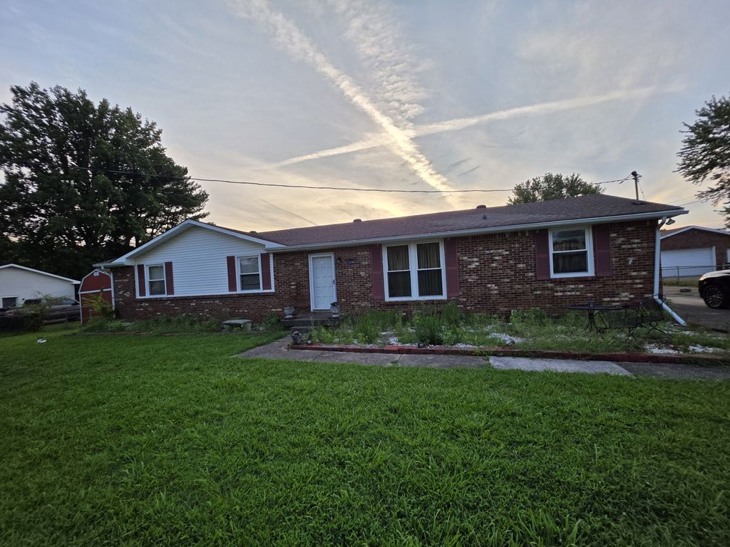 2240 Robin Dr, Clarksville