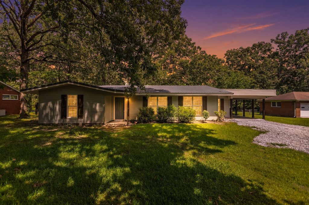 204 Foxboro Ln, Tullahoma