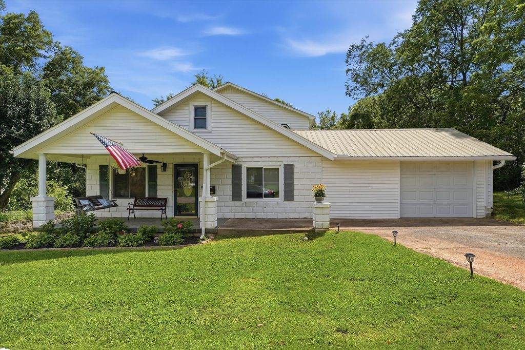 214 Cullum Ave, Dickson