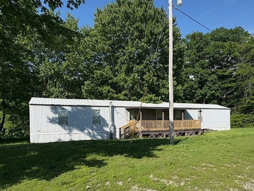 1012 Topsy Store Rd, Waynesboro