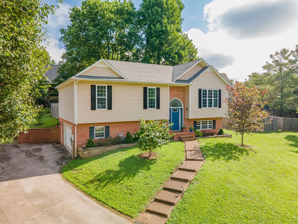 107 Timberland Dr, Columbia