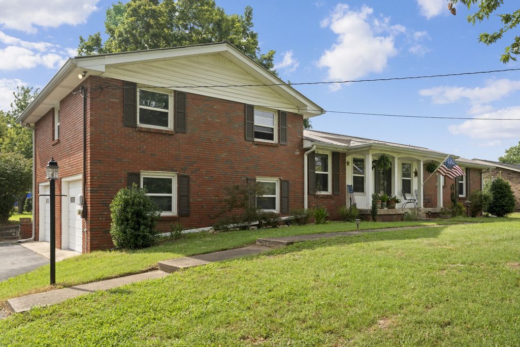 131 Rebecca Dr, Hendersonville