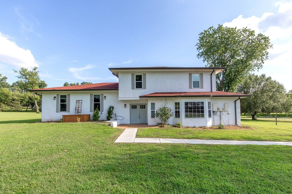 557 Peach Valley Rd, Gallatin