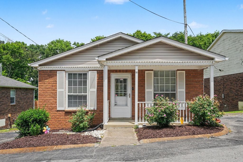 126 Five Oaks Dr, Nashville