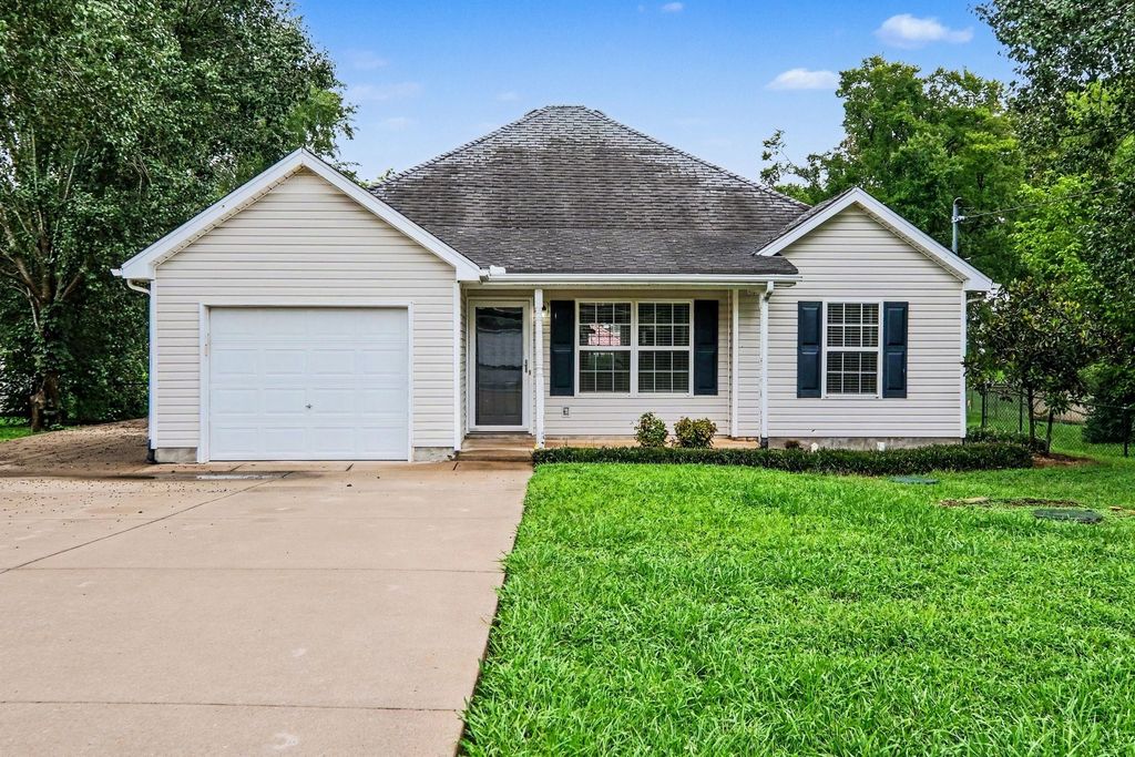 107 Breeze Dr, Murfreesboro