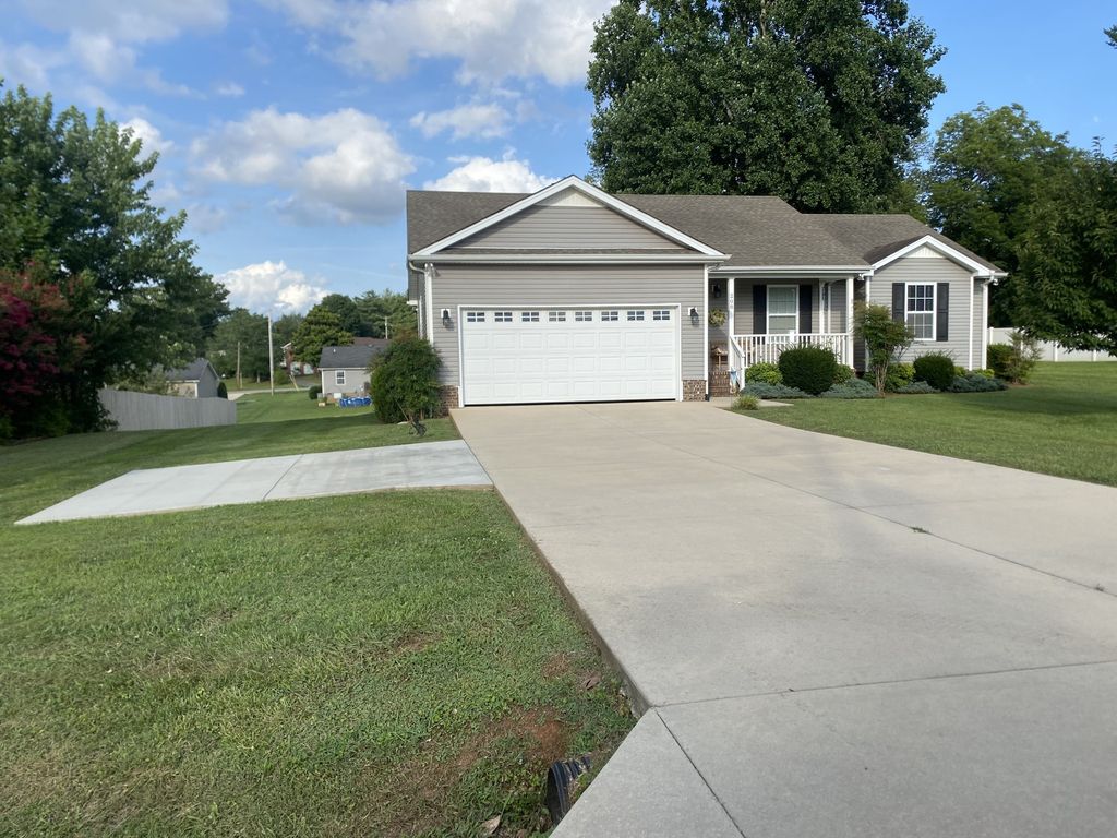 208 Arrowhead Dr, McMinnville