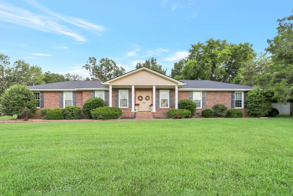 4025 Lake Pkwy, Hermitage