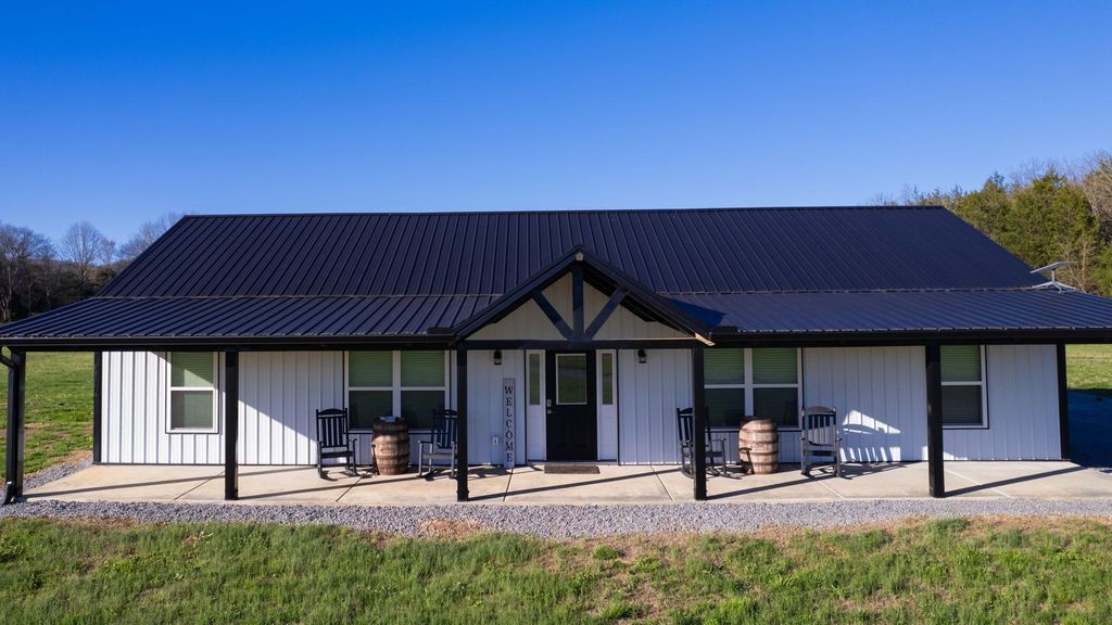 2586 Brown Shop Rd, Petersburg