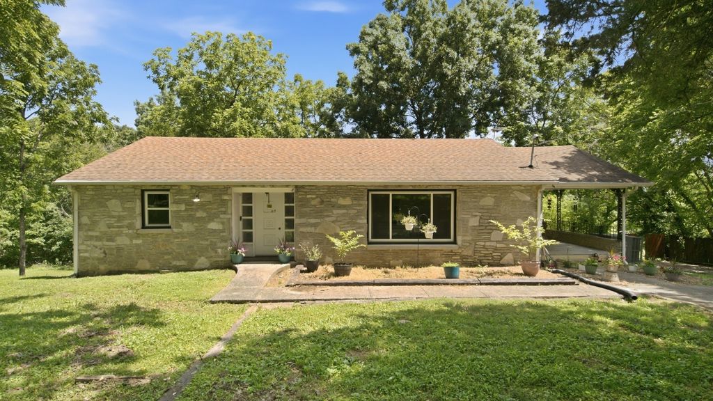 215 Wallace Dr, Fayetteville