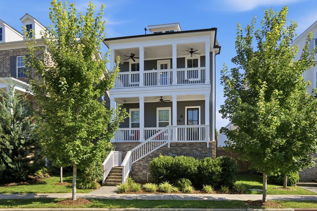 415 Dewar Dr, Franklin