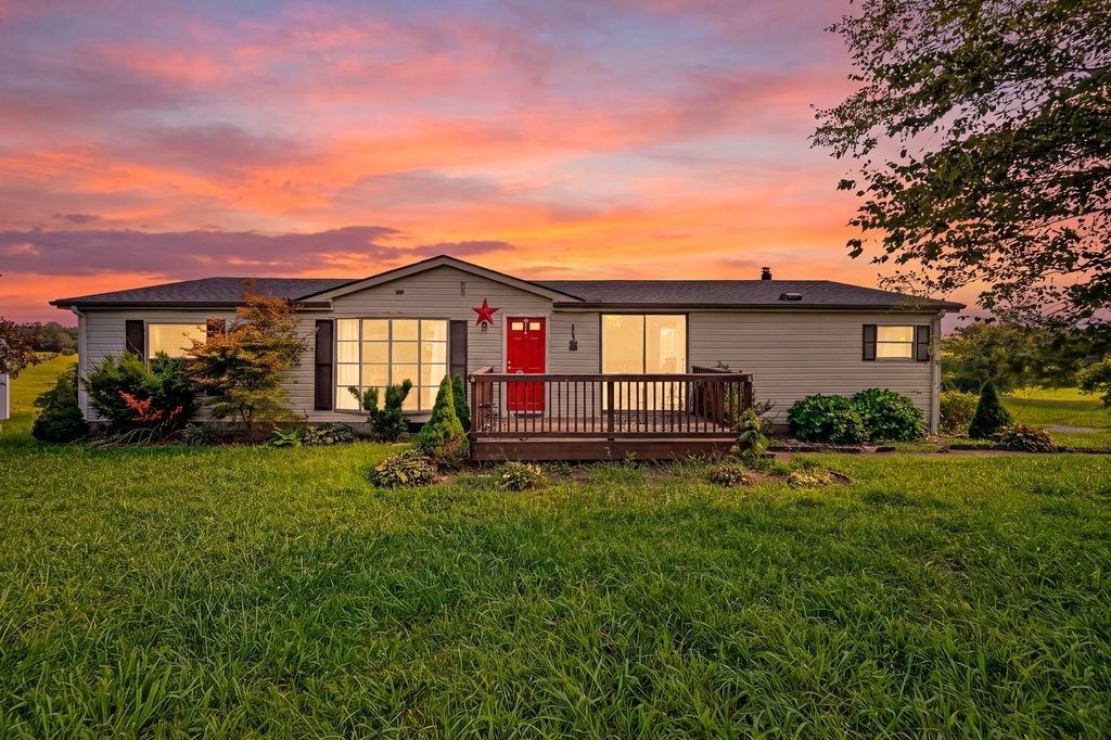 45 Tomlinson Rd, Lebanon