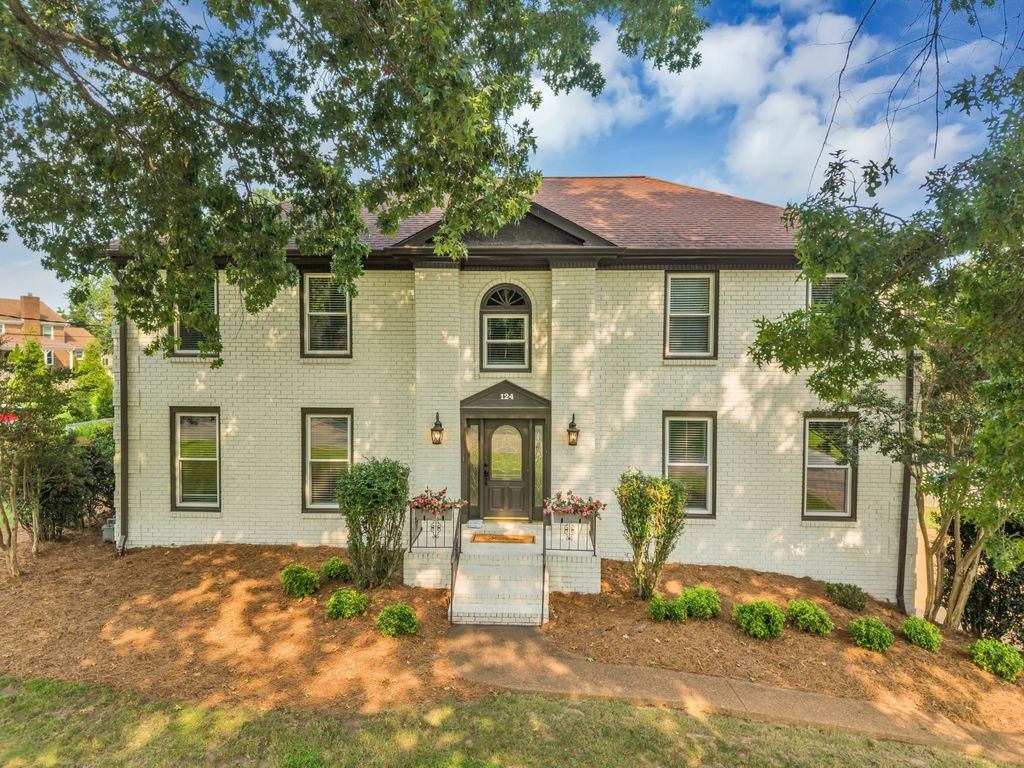 124 Jefferson Dr, Hendersonville