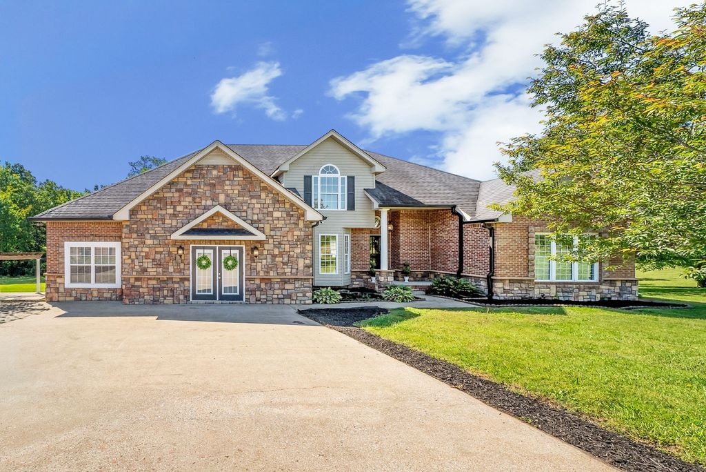 1365 Norman Lane, Clarksville