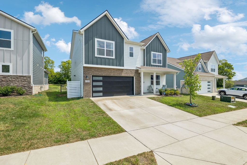1122 Linn Cove Ct, Gallatin