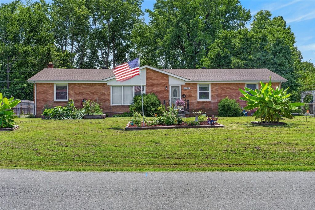 2404 Green Acres Dr, Clarksville