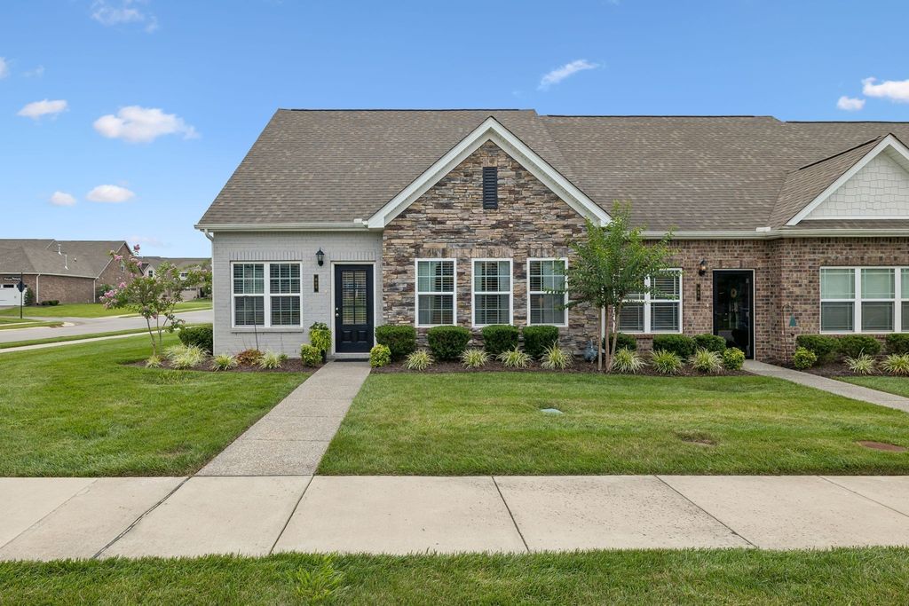 903 Meadowcrest Way, Lebanon