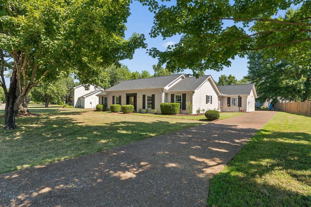 1006 Boxwood Dr, Franklin