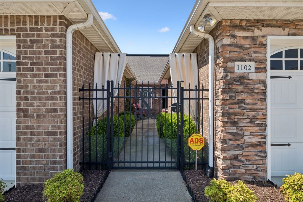 395 Devon Chase Hl 1102, Gallatin