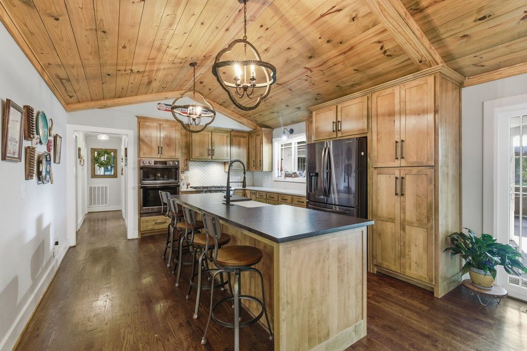 88 Riverbend Dr, Woodbury